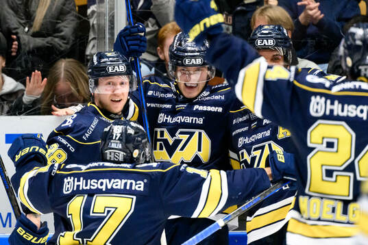 HV71s Henrik Borgström jublar