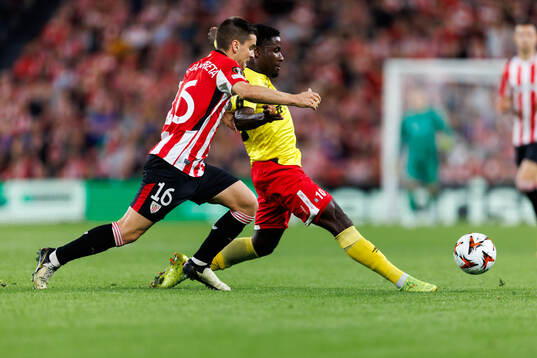 Mikel Jauregizar of Athletic Bilbao and Michael Baidoo of