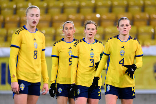 Ellen Wangerheim, Emma Östlund and Sofia Reidy of Sweden