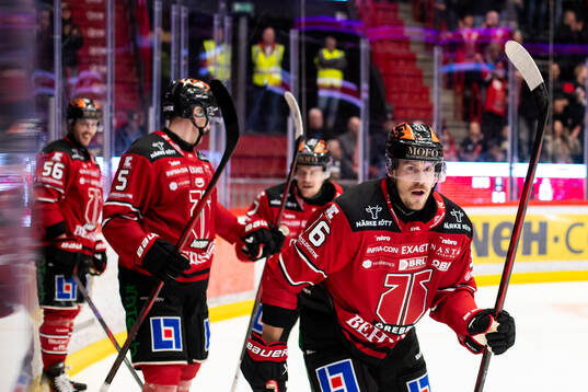 Örebros Emil Larsson jublar