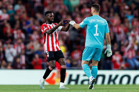 Álex Berenguer and Unai Simón of Athletic Bilbao