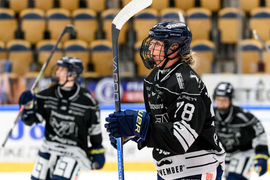 HV71s Elin Svensson jublar