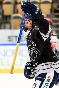 HV71s Elin Svensson jublar