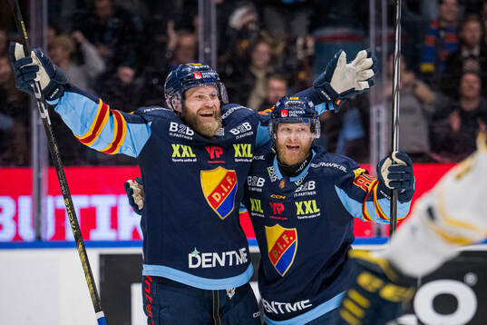 Djurgårdens Patrick Thoresen och Linus Klasen jublar