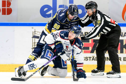 HV71s Herman Träff och Linköpings Arvid Aronsson