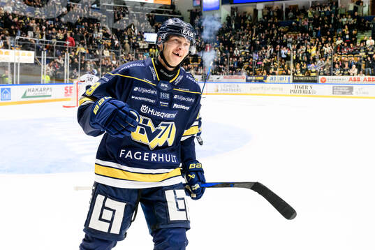 HV71s Henrik Borgström jublar
