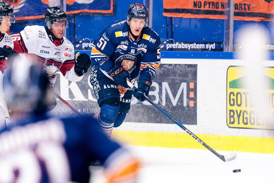 Malmö Redhawks Matias Lassen och Växjös Emil Sylvegård