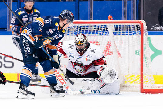 Växjös Victor Stjernborg och Malmö Redhawks målvakt