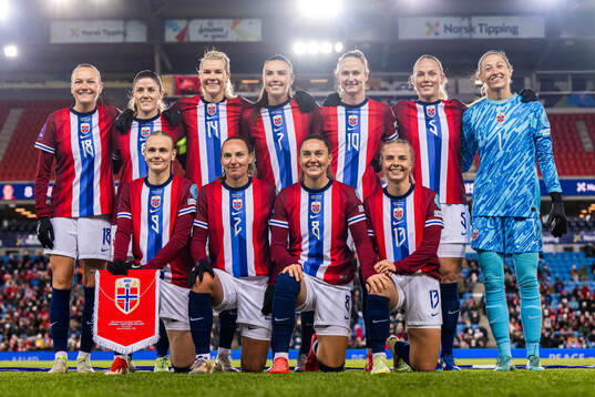 The starting eleven of Norway, from the top left; Frida