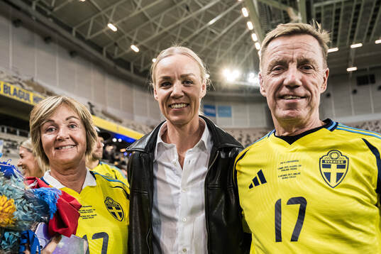 Caroline Seger with her mother Birgitta and father Mikael