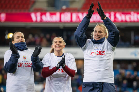 Guro Reiten, Vilde Bøe Risa and Guro Bergsvand of Norway celebrate