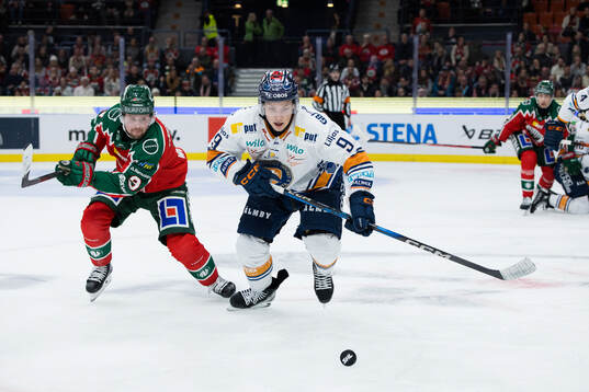 Frölundas Linus Weissbach och Växjös Victor Stjernborg