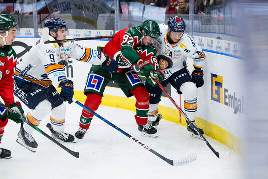 Växjös Victor Stjernborg och Keegan Lowe och Frölundas