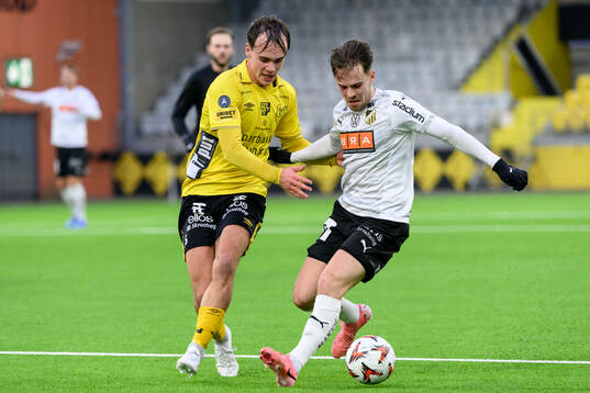 Elfsborgs Frode Aronsson och Häckens Lars Olden Larsen