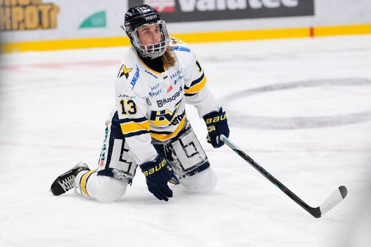 HV71s Julia Nearis