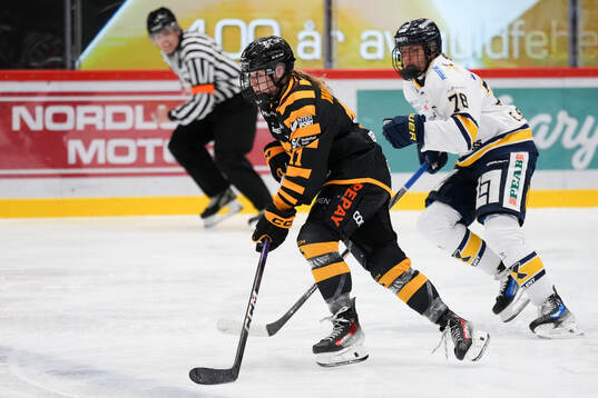 Skellefteås Marah Wagner och HV71s Elin Svensson