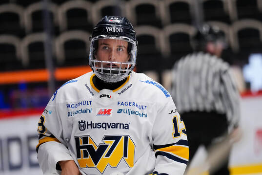 HV71s Julia Nearis