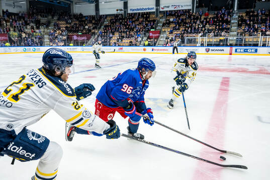 Södertäljes Nolan Stevens och Oskarshamns Kevin Karlsson