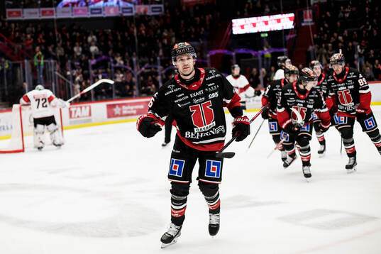 Örebros Filip Berglund jublar