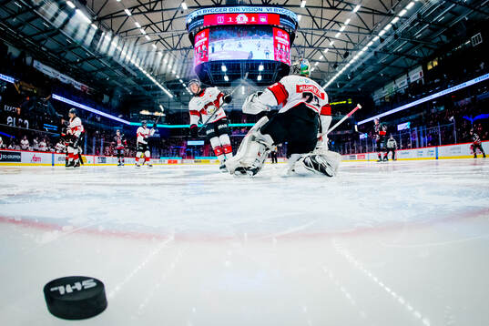 Örebros Ludvig Larsson gör 2-2 på Malmö Redhawks