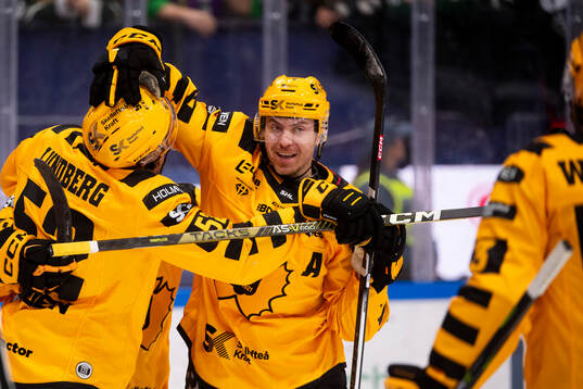 Skellefteås Arvid Lundberg och Pär Lindholm jublar
