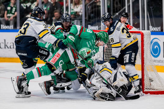 Rögles Dennis Everberg och HV71s Måns Lindbäck och Olle