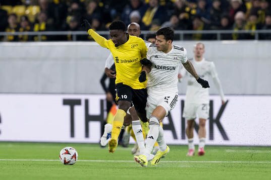 Michael Baidoo of Elfsborg and Matheus Silva of Qarabag