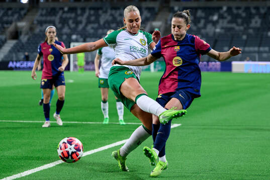 Cathinka Tandberg of Hammarby and Irene Paredes of Barcelona