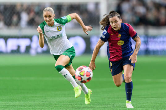 Alice Carlsson of Hammarby and Claudia Pina of Barcelona