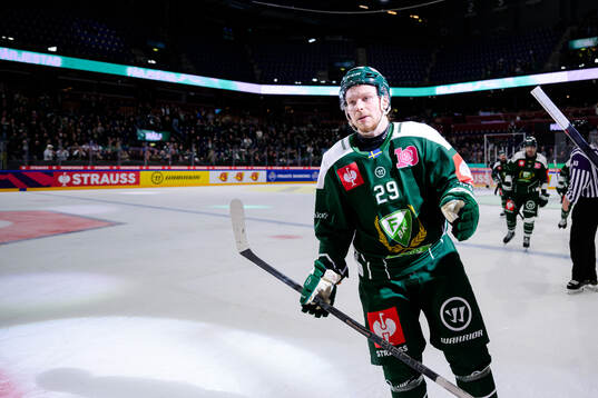 Oscar Steen of Färjestad celebrates