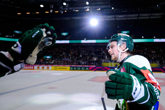 Oscar Steen of Färjestad celebrates