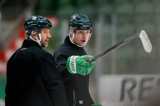 Rögles tränare Roger Hansson och assisterande tränare