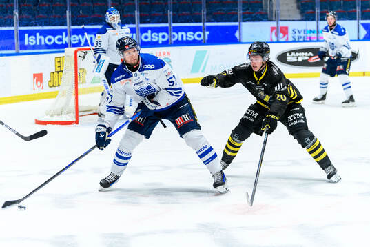 Karlskogas Johan Motin och AIKs Rasmus Rudslätt