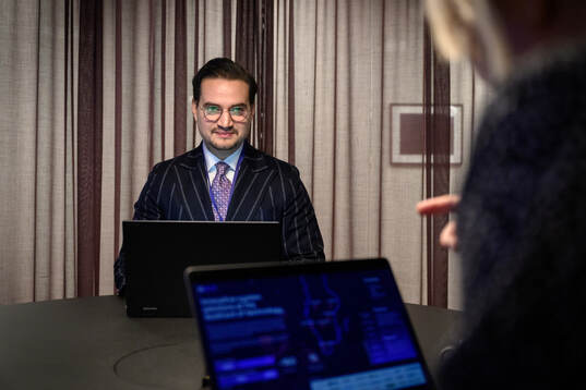 Den tidigare fotbollsspelaren Amin Affane blir intervjuad