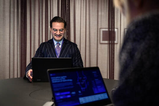 Den tidigare fotbollsspelaren Amin Affane blir intervjuad