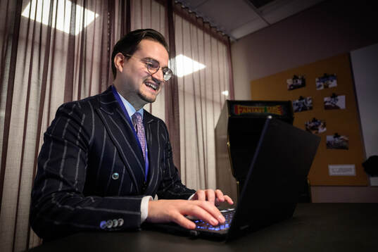 Den tidigare fotbollsspelaren Amin Affane blir intervjuad