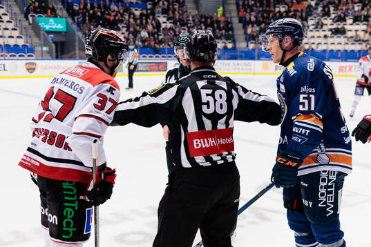 irriterat mellan Örebros Glenn Gustafsson och Växjös