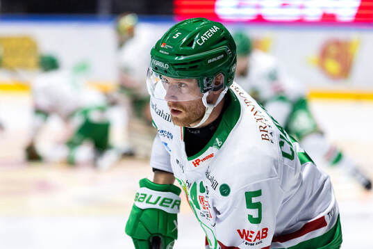 Rögles Ludvig Claesson på uppvärmningen