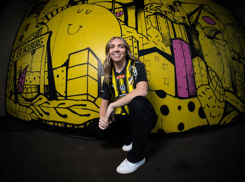 Bla gjennom flere bilder av Fotboll, Damallsvenskan, Häcken, Nyförvärv