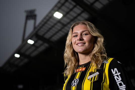 Bla gjennom flere bilder av Fotboll, Damallsvenskan, Häcken, Nyförvärv