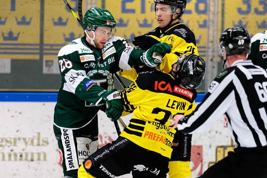 Tingsryds William Fransson och Vimmerbys Eddie Levin