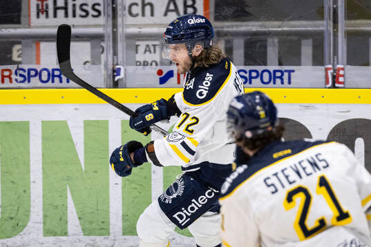 Södertäljes Nicolai Meyer jublar