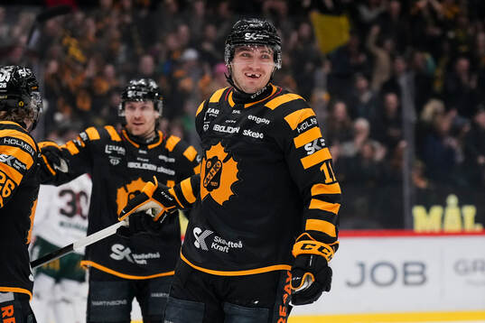 Skellefteås Max Lindholm jublar