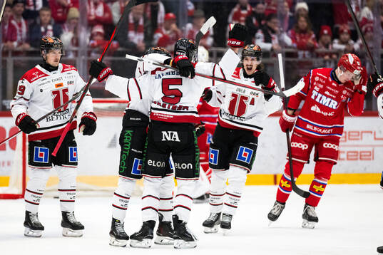 Örebros Gustav Backström jublar