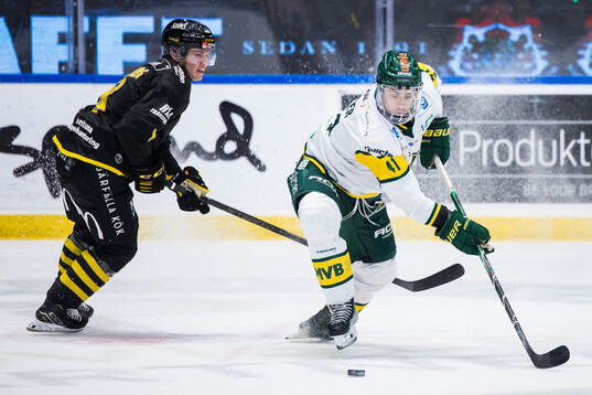 AIKs Tom Hedberg och Björklövens Maxime Fortier
