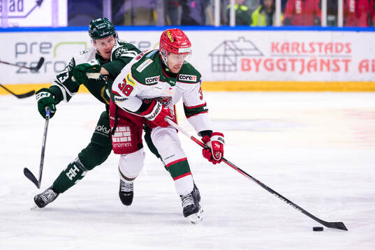 Färjestads Adam Ollas Mattsson och Modos Johan Södergran