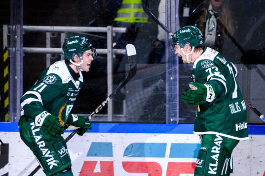 Färjestads Viktor Lodin och Adam Ollas Mattsson jublar