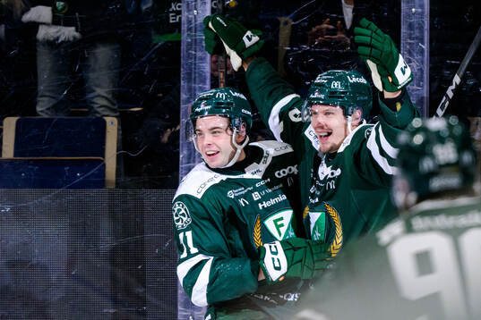 Färjestads Viktor Lodin och Adam Ollas Mattsson jublar