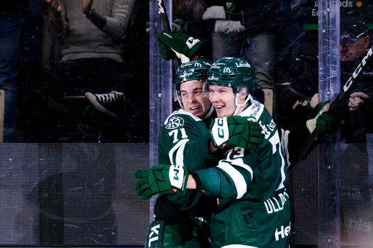 Färjestads Viktor Lodin och Adam Ollas Mattsson jublar