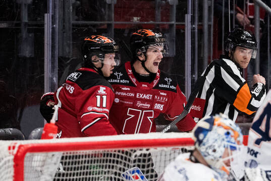 Örebros Filip Berglund jublar